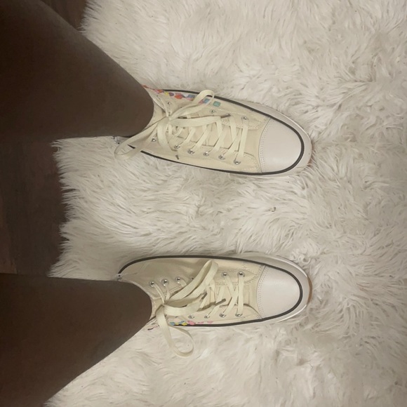 Summer high tops with colorful studs..cute 🥰 shoe - Picture 2 of 7